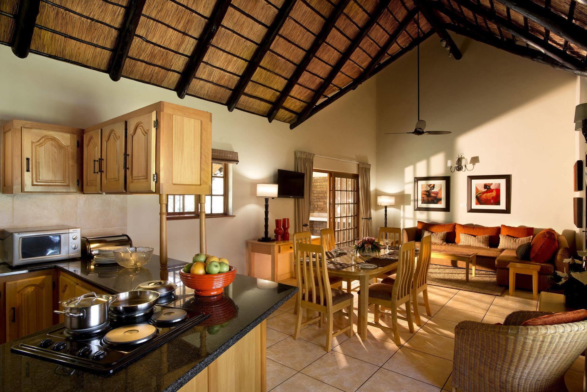 Kruger Park Lodge Хейзивью Экстерьер фото